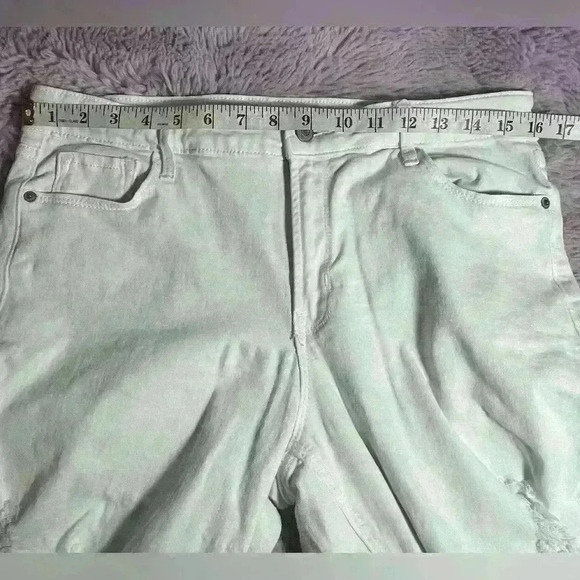Old Navy 12 White Distressed Jeans - Picture 4 of 8
